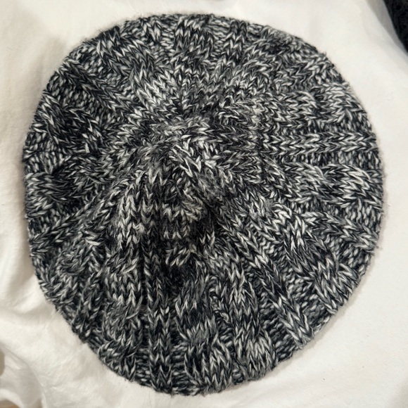 Bundle of 8 beret’s / bobble hats (crochet, knit, sequins) - Picture 7 of 11